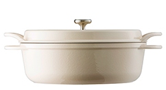 https://www.vermicular.us/images/products/Oven-Pot/lineup_oven-pot_26cm-shallow_beige.jpg