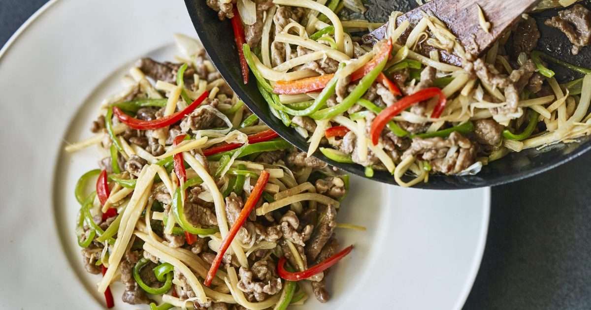 https://www.vermicular.us/images/recipes/Recipe-Photos/_1200x630_crop_center-center_82_none/06.-Beef-and-Green-Pepper-Stir-Fry-copy.jpg?mtime=1617601523